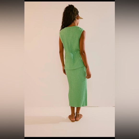 Green Sleeveless Ribbed Set - Picture 4 of 7
